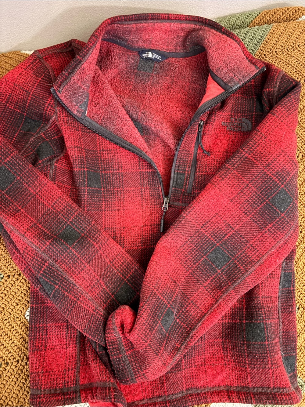 The North Face Gordon Lyons Novelty 1/4 Zip Plaid Fleece Pullover Red Black